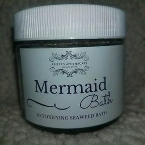 Mermaid detoxifying seaweed bath and dry shampoo